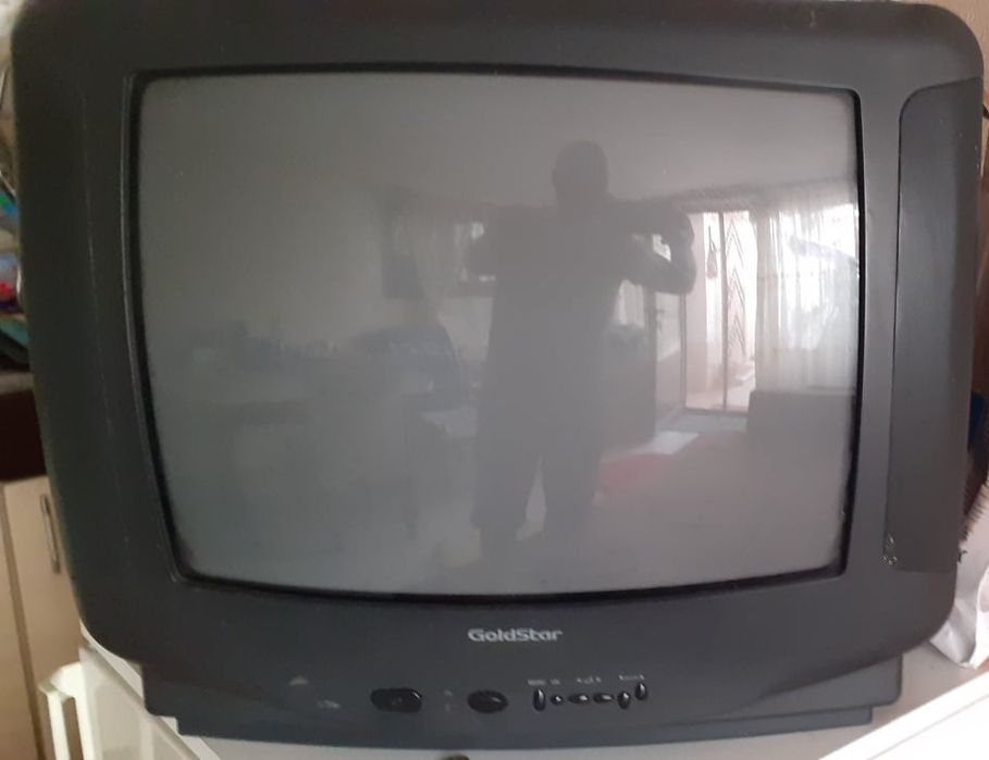 Цветен телевизор марка" Голдстар"