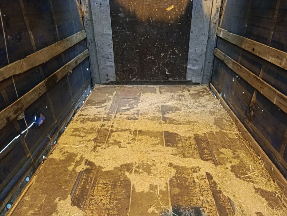 Продам полуприцеп.прицеп.тент