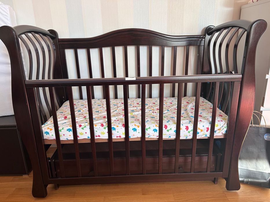 Детская кроватка, дерево