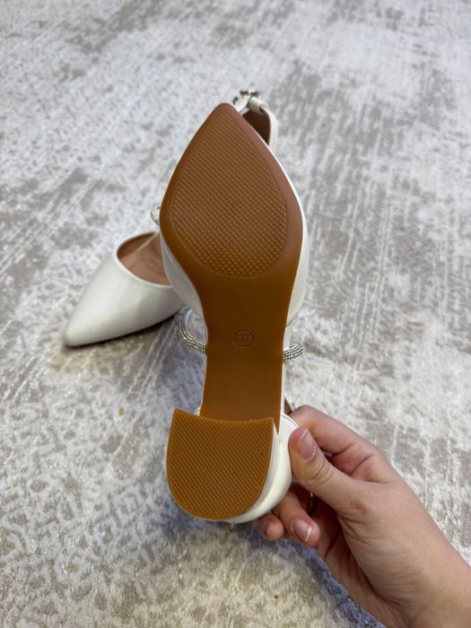 Продам новые туфли 37р