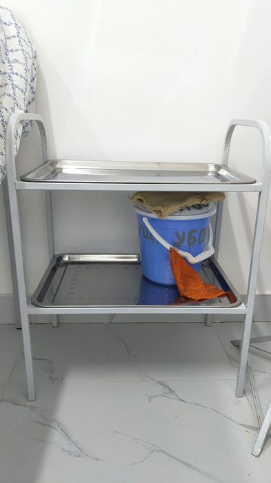 Столик медицинский металлический