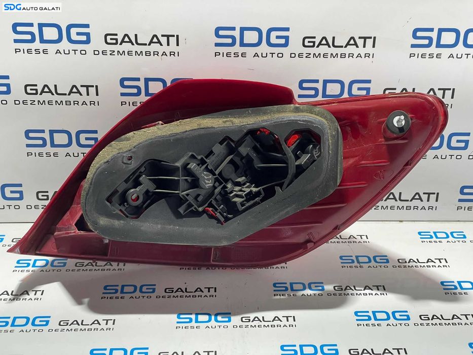 Stop Lampa Tripla Stanga Peugeot 307 Hatchback Scurt 2001 - 2007 [L2859]