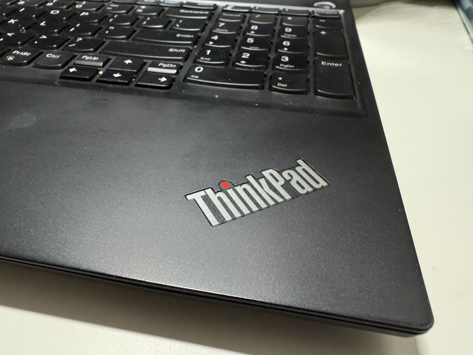 Thinkpad e 15 , 256 ssd , 24 GB RAM impecabil