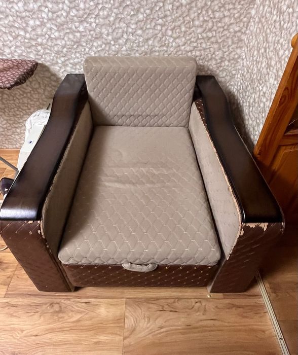 Продается диван и два кресла в комплекте