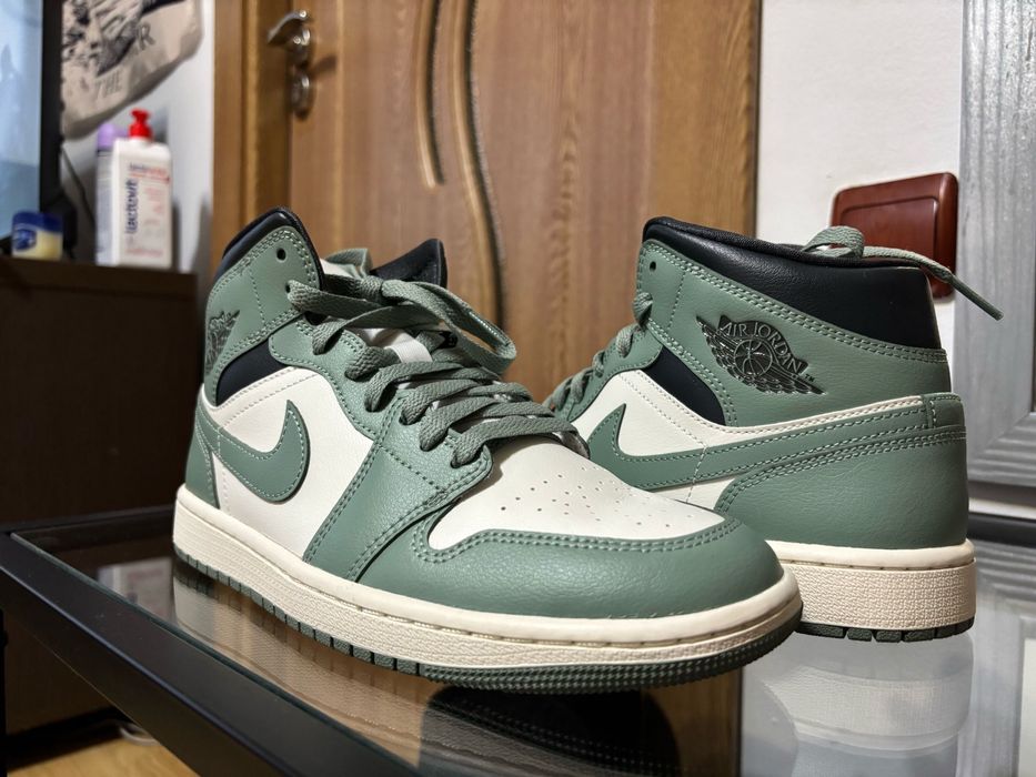 Sneakers Womens Air Jordan 1 Mid