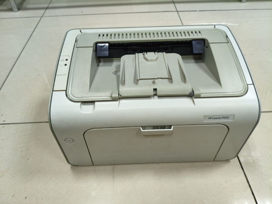 Продам принтер HP P1005.