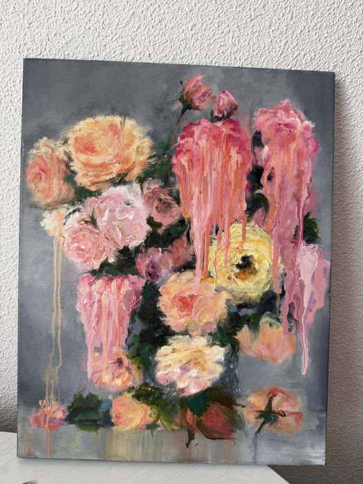 Buchet floral în tonuri pastelate, realizat în ulei pe pânză.