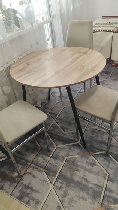 Продам обеденный стол новый