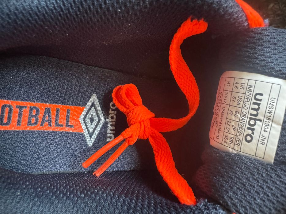 Детски маратонки за футбол в зала Umbro