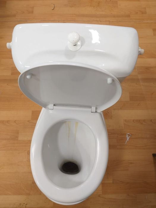 Туалет, унитаз рабочий