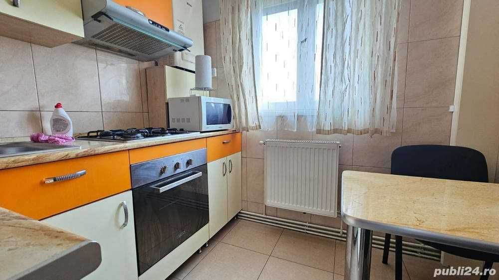 Ofer spre inchiriere apartament cu 2 camere central, zona Podgoria