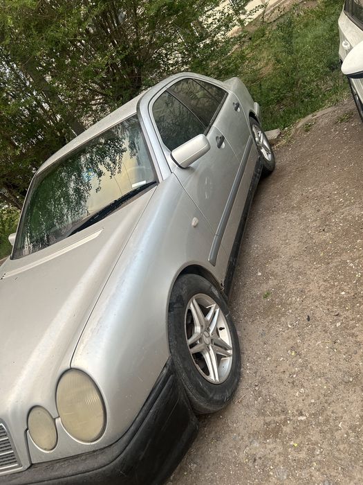 Продам мерседес 210 лупарик