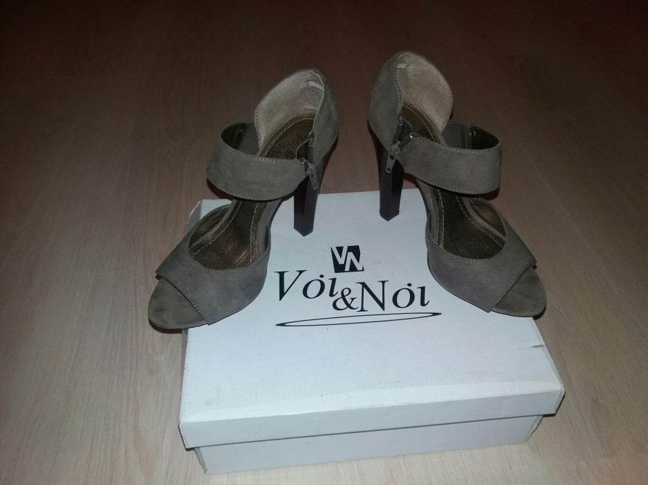 Продавам дамски обувки 36 номер