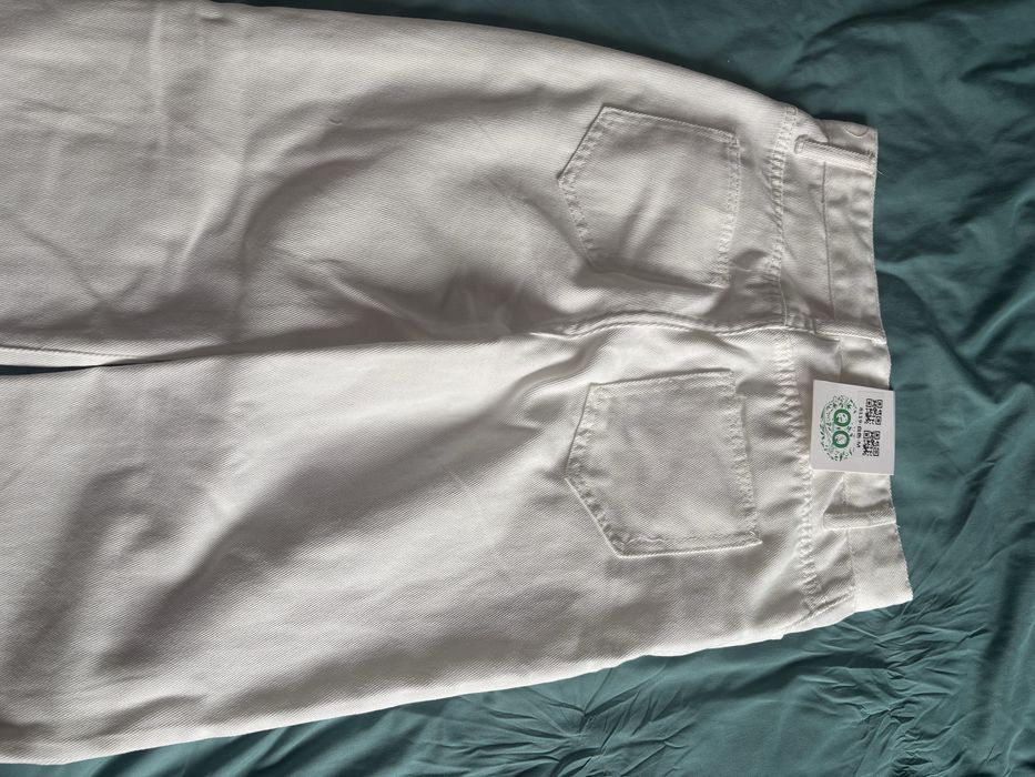 продаю белые джинсы