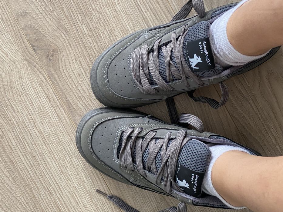 кроссовки серые с высокой подошвой