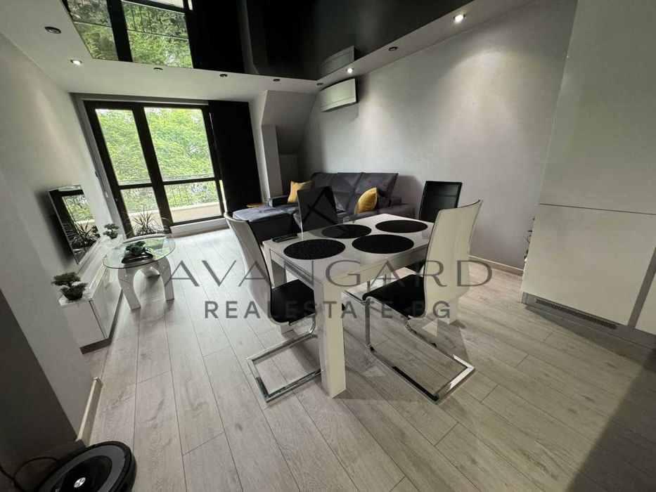 Продава се Тристаен апартамент в Пловдив, Център - 102 кв.м за 2390 €/кв.м - Снимка #1