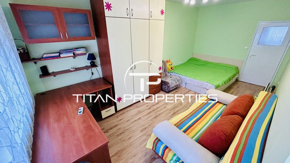 Дава се под наем Тристаен апартамент в Бургас, Център - 86 кв.м за 561 € - Снимка #4