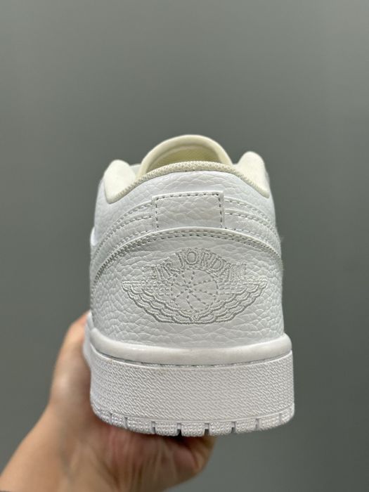 Кроссовки Air Jordan 1 low triple white