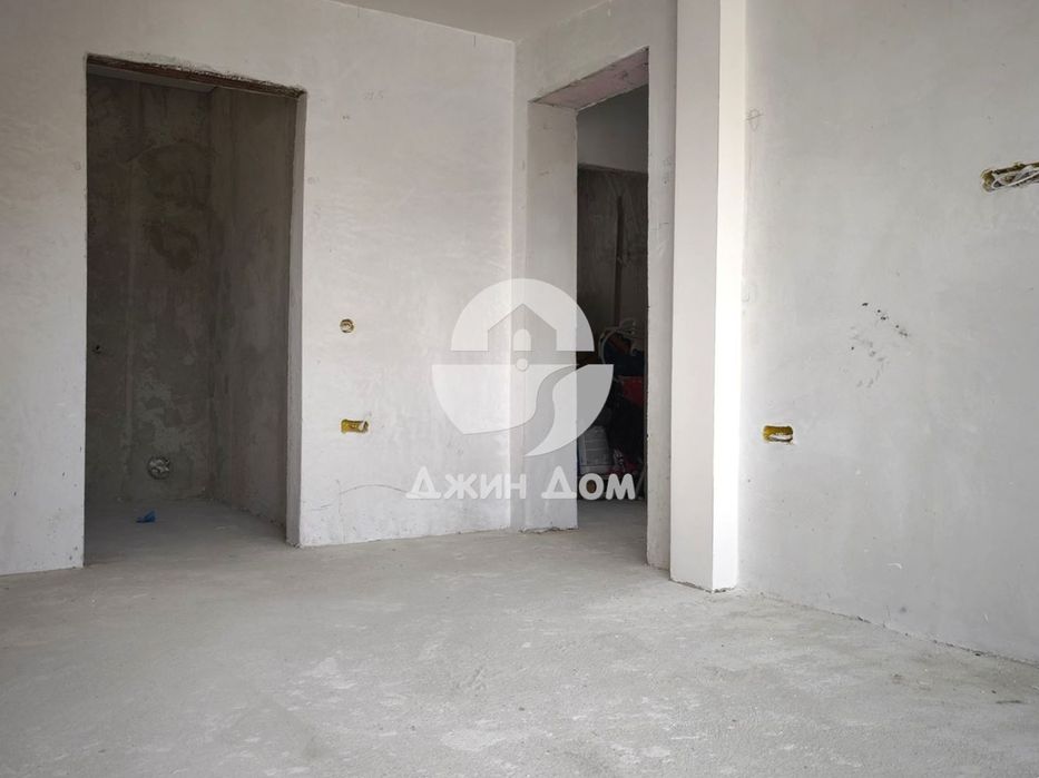 Просторна двуетажна къща в гр. Бяла