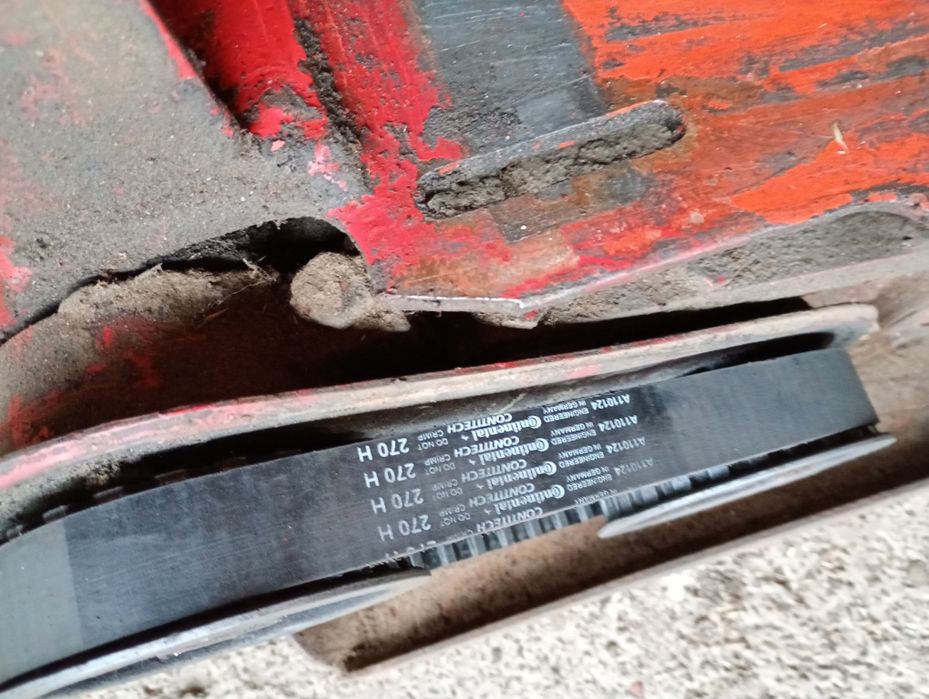 Mașina de tasat cu motor Hatz