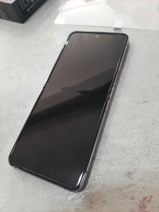 Samsung Z Flip4 5G 256GB 8GB RAM