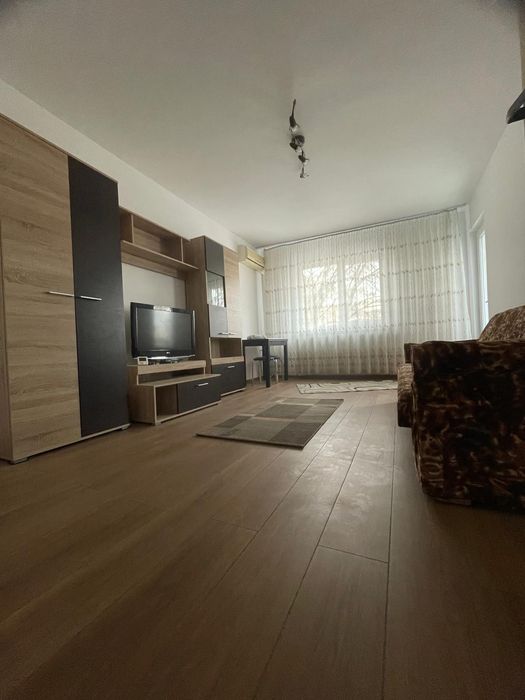 Inchiriez ap 3 camere dec 1 Mai/ Spital