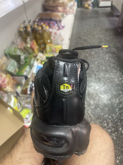 Маратонки NIKE…………………