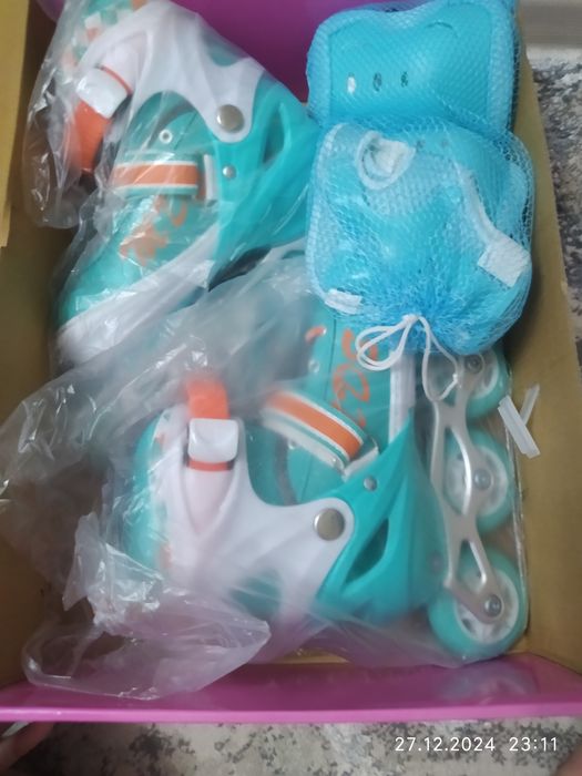 Продаются ролики новые цвет на фото