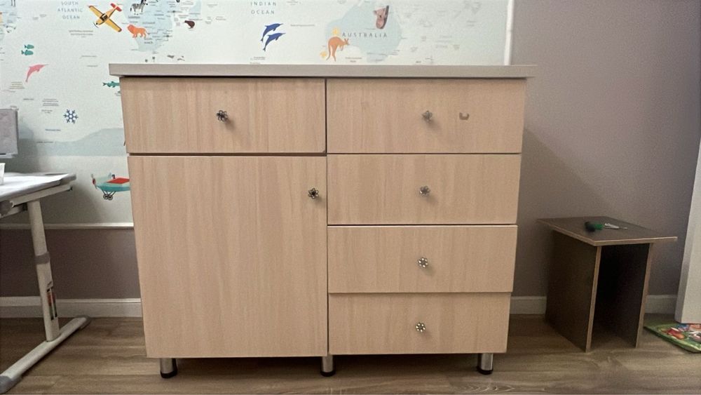 Комод с полками из дерево