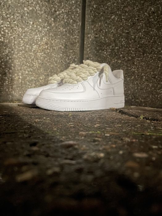 Air force 1 legit, rope laced. De obicei avem orice marime
