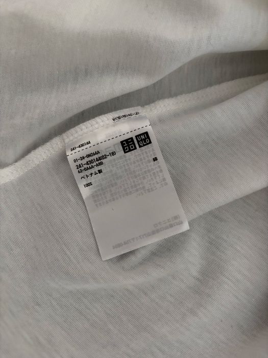 Майка Uniqlo белая.