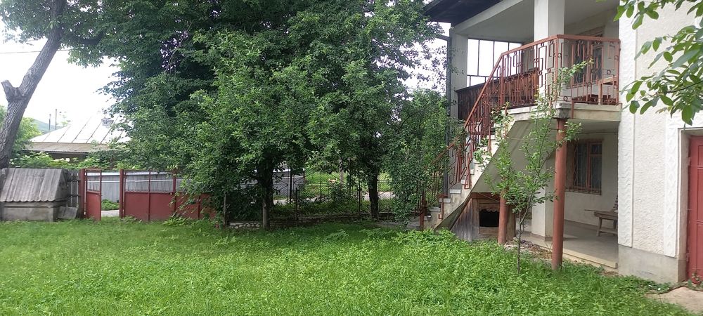 Casă de vânzare în Dolheștii Mari ,2400mp de  teren. ,