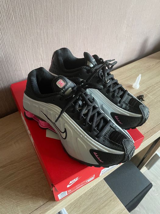 Маратонки Nike Shox R4