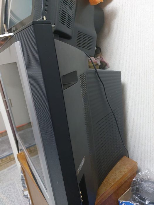 Продам телевизор на запчасти