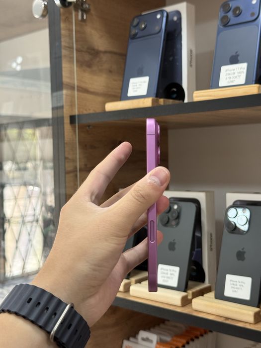 iPhone 16  256GB