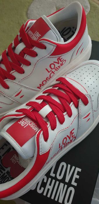 LOVE MOSCHINO № 37 & 39 – Дамски кецове с лого "WHITE & RED" нови