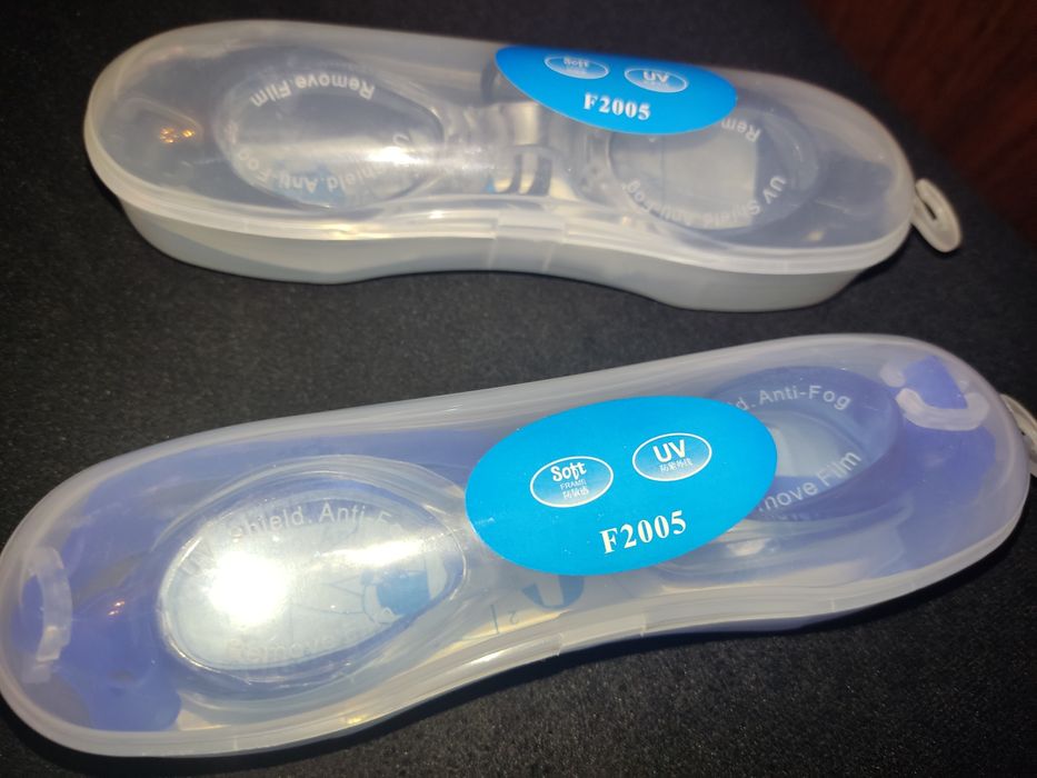 Очки для подводного плавания ,кейс,заглушки для ушей