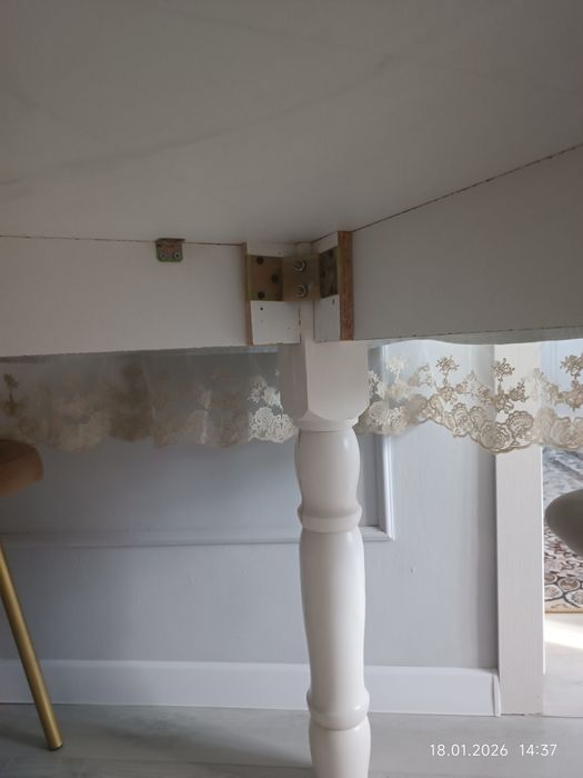 Биік стол (жер стол)