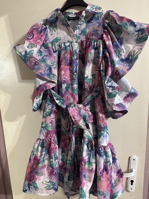 Рокля с цветя и колан