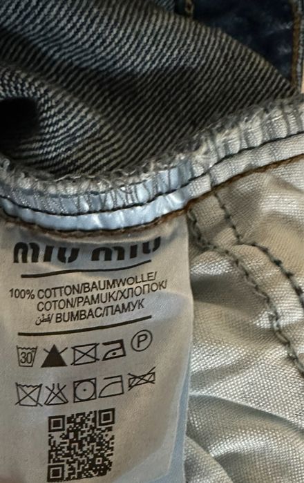 Blugi noi cu etichetă