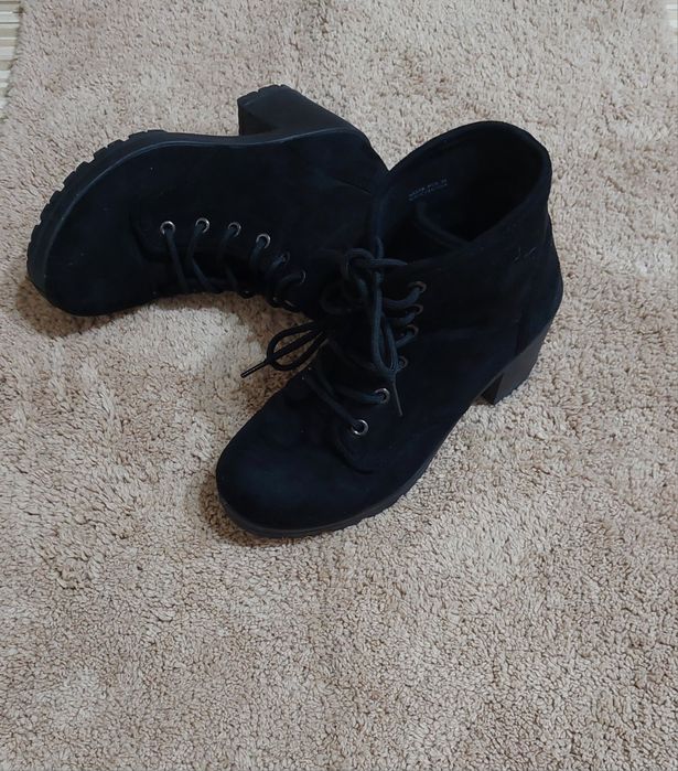 ДАМСКИ обувки и чанти