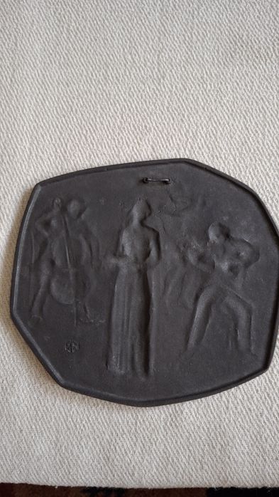 Placheta metalica in relief