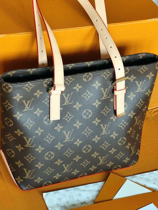 Louis Vuitton Дамска Чанта Практична и Шик с Асиметрични Дръжки