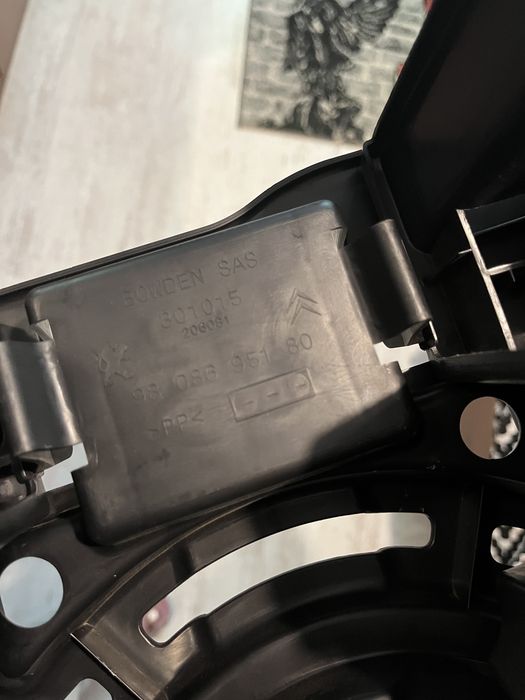 Пластмасова подложка за инструменти