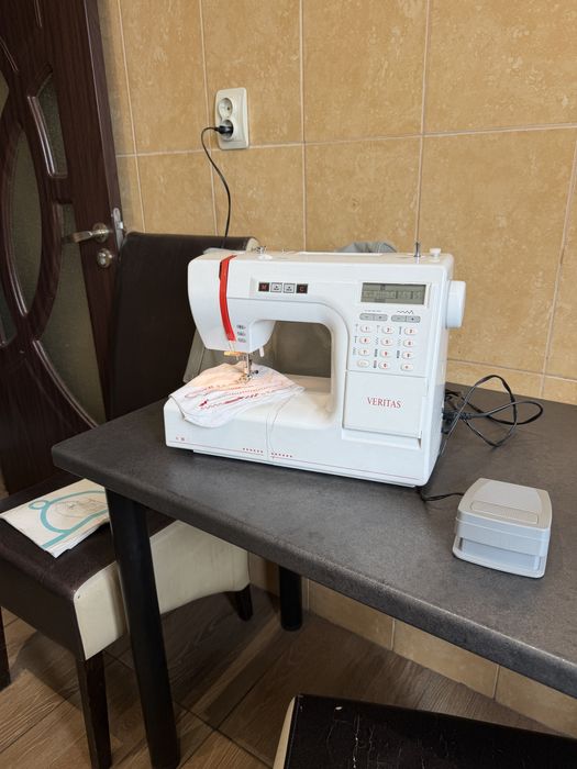 Mașină de cusut computerizată Veritas 9000A5