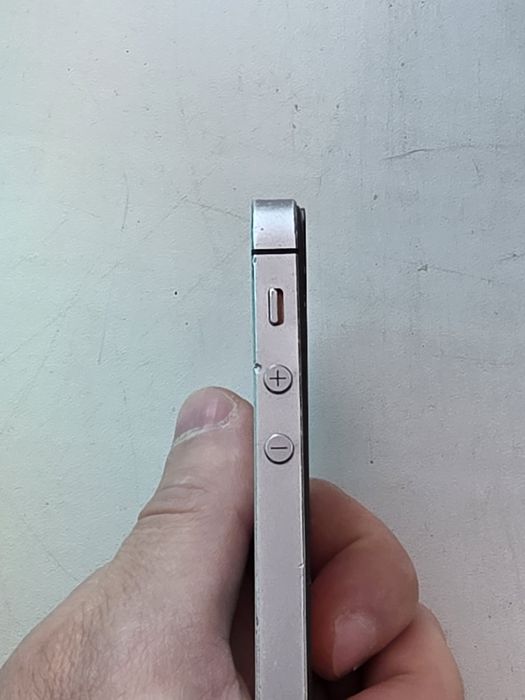 iPhone 5s 16GB Space Gray