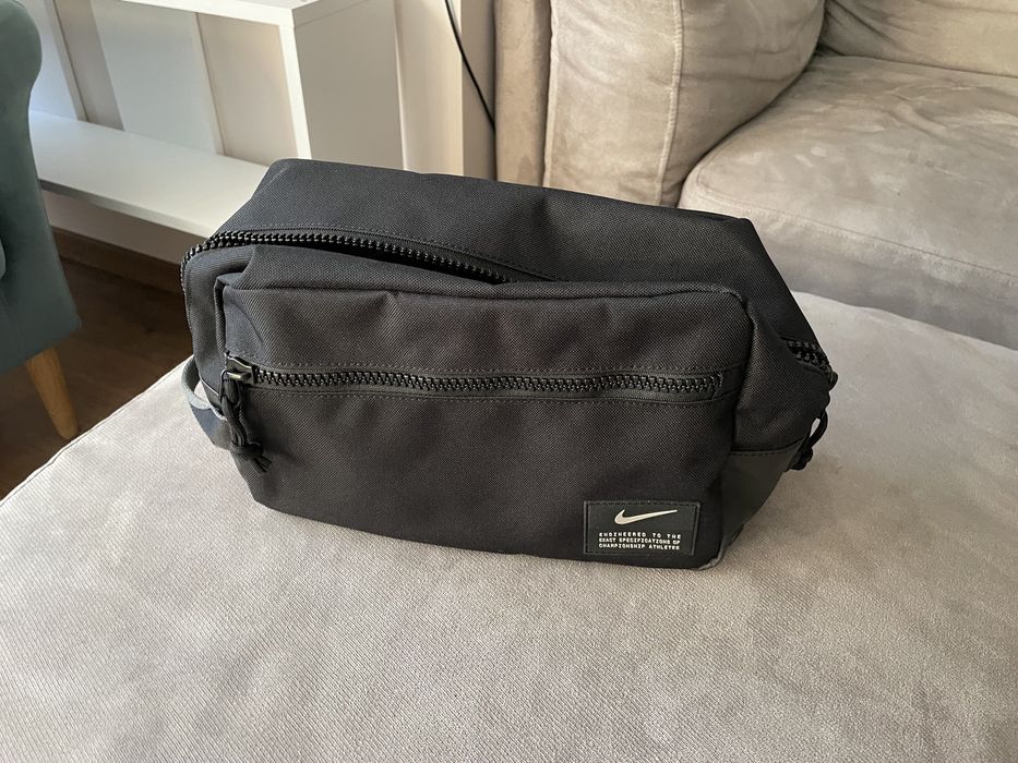 NIKE-чанта………………