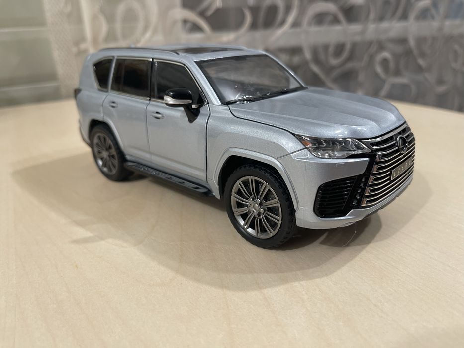 Продам машинку Lexus LX600