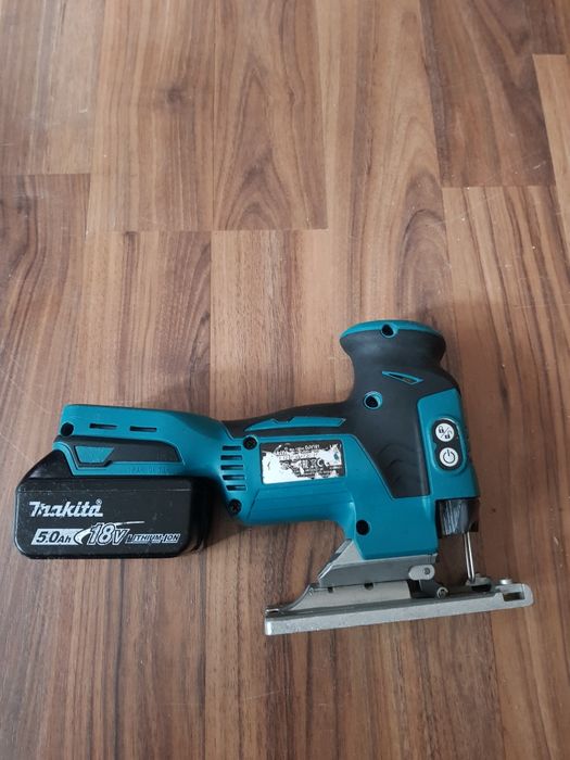 Pendular Makita DJV 181