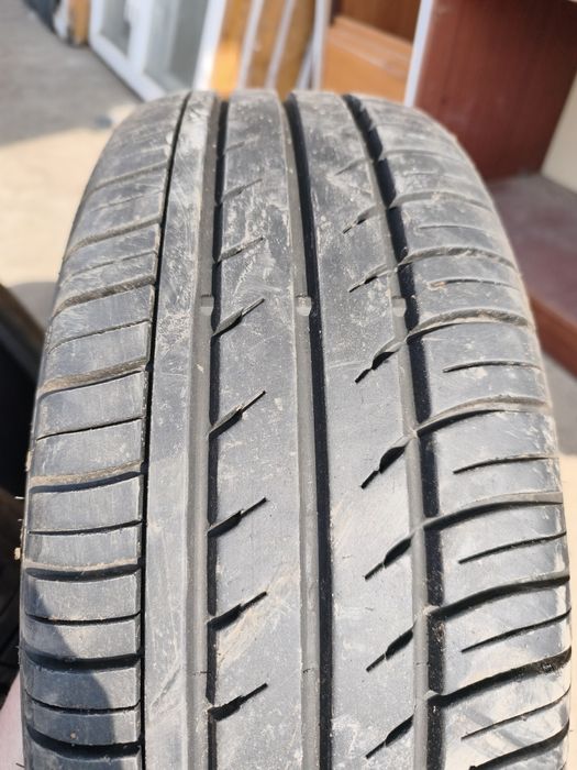 Продам летнюю резину 215×60R16